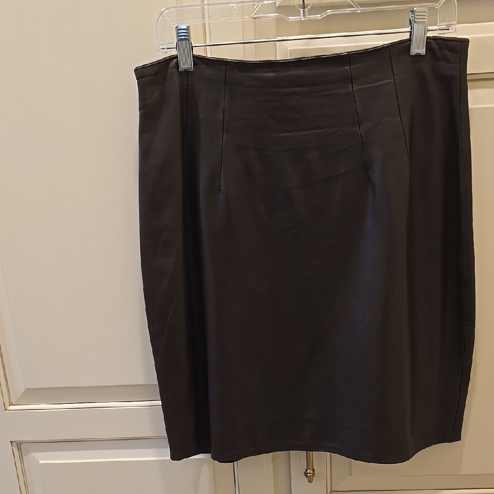 Buttery Soft Lamb Skin Leather Skirt in Brown Size 30. Vintage 2000's